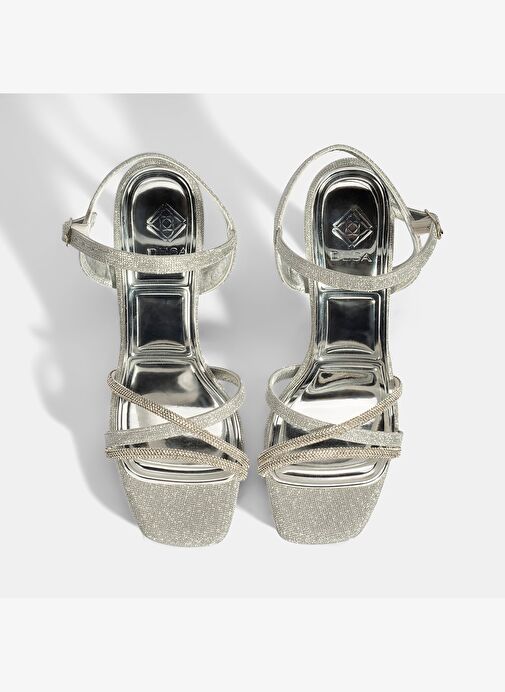 Kadın Gümüş Ayarlanabilir Tokalı Taşlı Topuklu Abiye Sandalet - Görsel 8