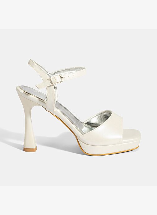 Kadın Beyaz Ayarlanabilir Tokalı Topuklu Gelin Ayakkabısı - Görsel 3