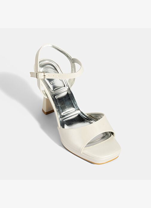 Kadın Beyaz Ayarlanabilir Tokalı Topuklu Gelin Ayakkabısı - Görsel 6