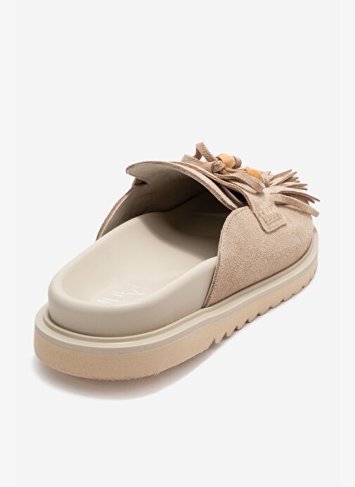 CAROL Bej Süet Püsküllü Hakiki Deri Kadın Burnu Kapalı Terlik - Görsel 6