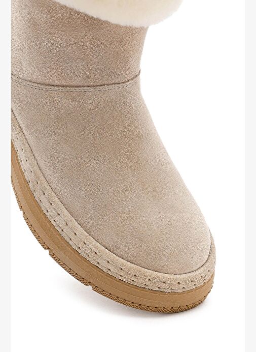 Kadın Bej Kalın Tabanlı Kürk Detaylı Süet Deri Bot 25WFD133410 - Görsel 9