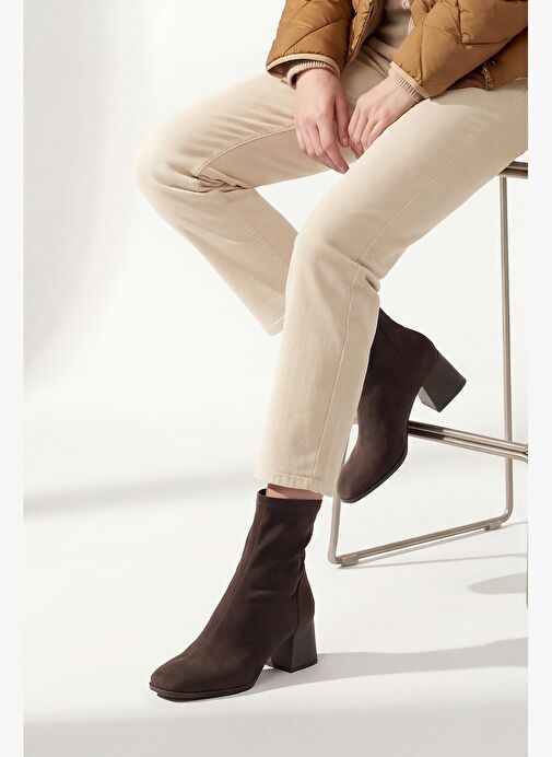 Kadın Topuklu Bot Küt Burun Arkadan Fermuarlı Nayis Kahve Süet - Görsel 3