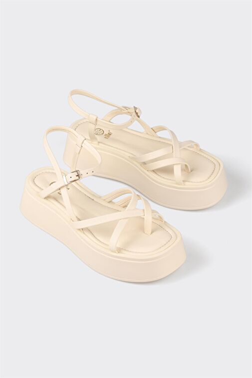 Bej Deri Kadın Dolgu Topuk Sandalet - Görsel 3