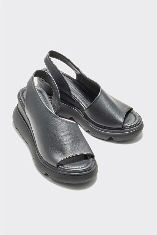 Siyah Deri Kadın Dolgu Topuklu Sandalet - Görsel 3