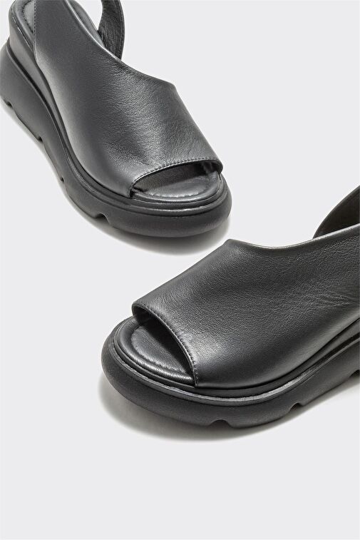 Siyah Deri Kadın Dolgu Topuklu Sandalet - Görsel 4