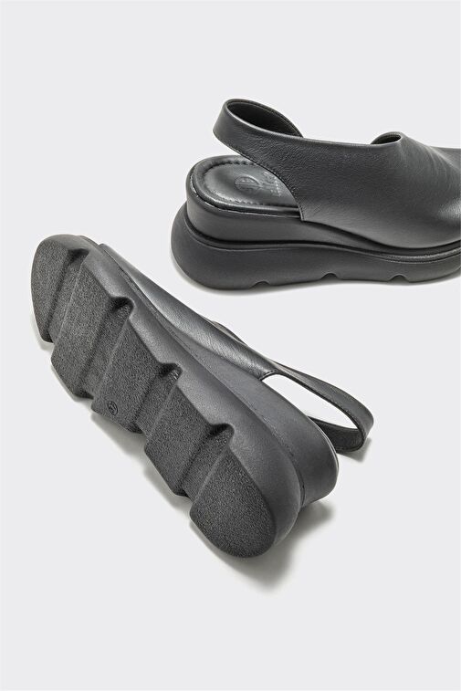 Siyah Deri Kadın Dolgu Topuklu Sandalet - Görsel 5