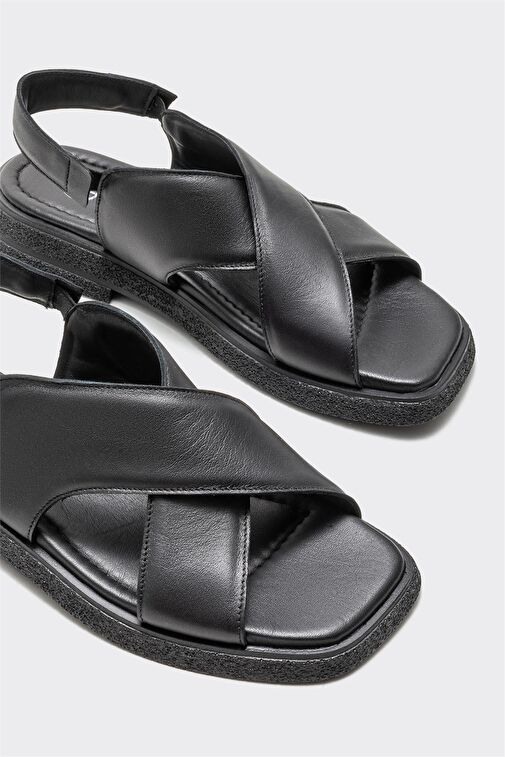 Siyah Deri Kadın Düz Sandalet - Görsel 4