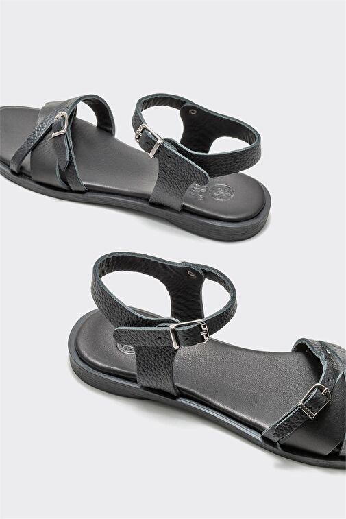 Siyah Deri Kadın Düz Sandalet - Görsel 5