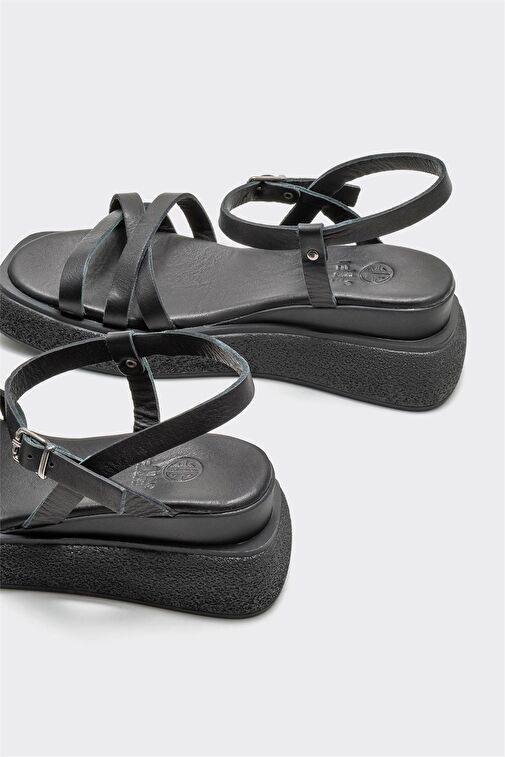 Siyah Deri Kadın Dolgu Topuk Sandalet - Görsel 5