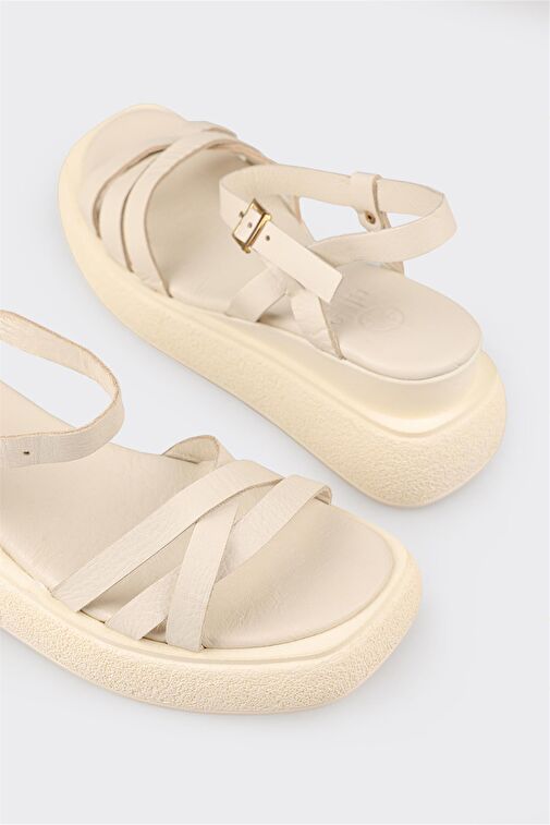 Bej Deri Kadın Dolgu Topuk Sandalet - Görsel 6