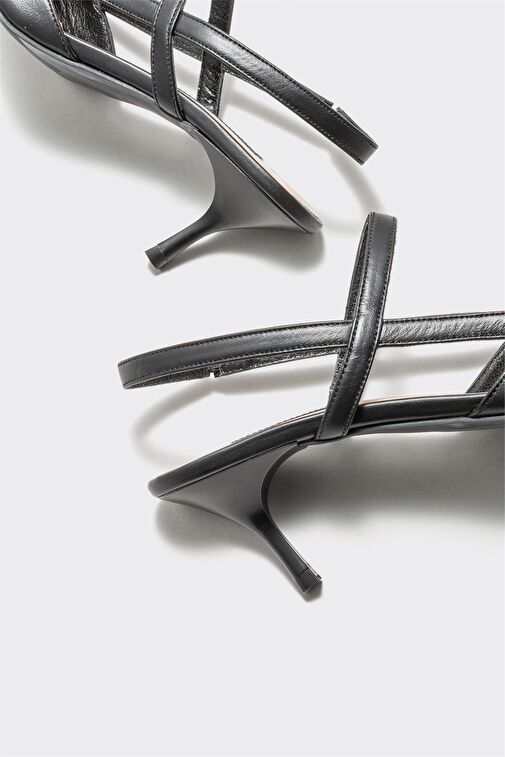 Siyah Deri Kadın Topuklu Ayakkabı - Görsel 5