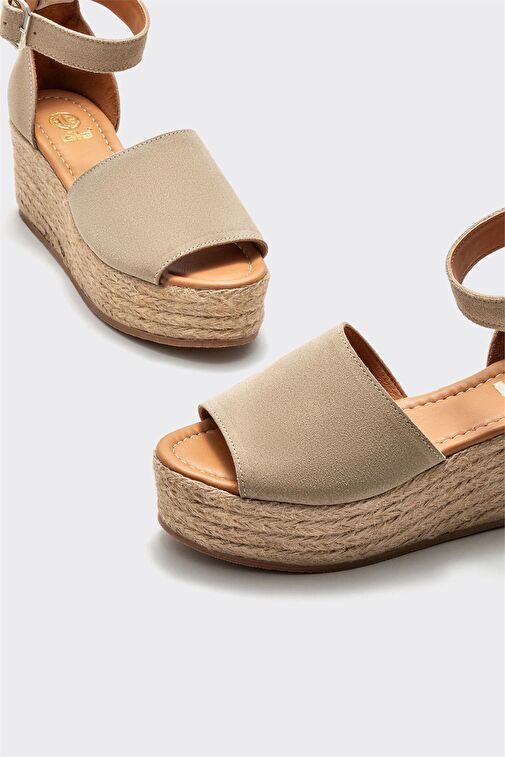 Bej Deri Kadın Dolgu Topuklu Sandalet - Görsel 4