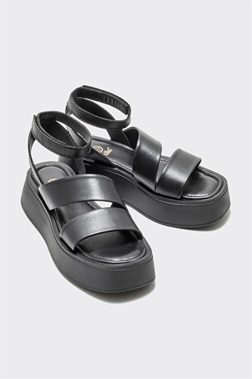 Siyah Deri Kadın Dolgu Topuk Sandalet - Görsel 3