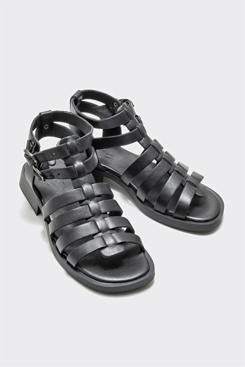 Siyah Deri Kadın Düz Sandalet - Görsel 3