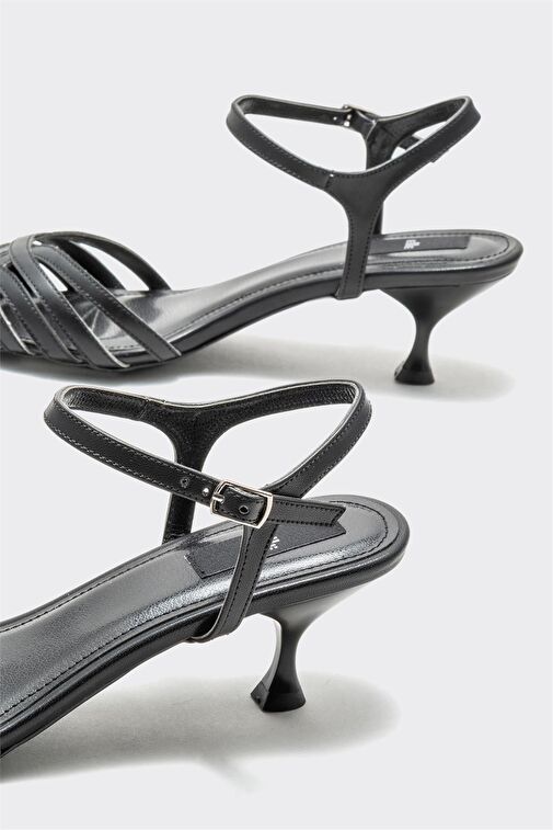 Siyah Kadın Topuklu Ayakkabı - Görsel 5