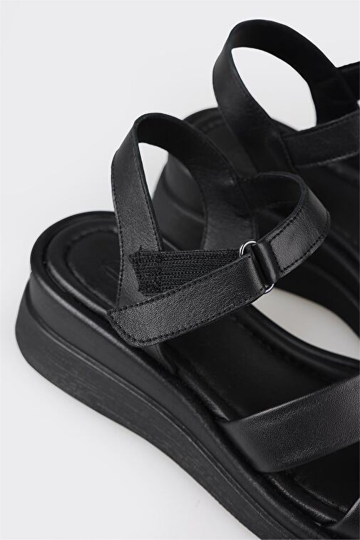 Siyah Deri Kadın Dolgu Topuk Sandalet - Görsel 6