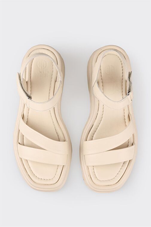 Bej Deri Kadın Dolgu Topuk Sandalet - Görsel 5