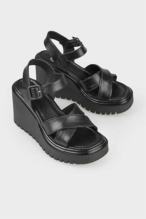 Siyah Deri Kadın Dolgu Topuk Sandalet - Görsel 3