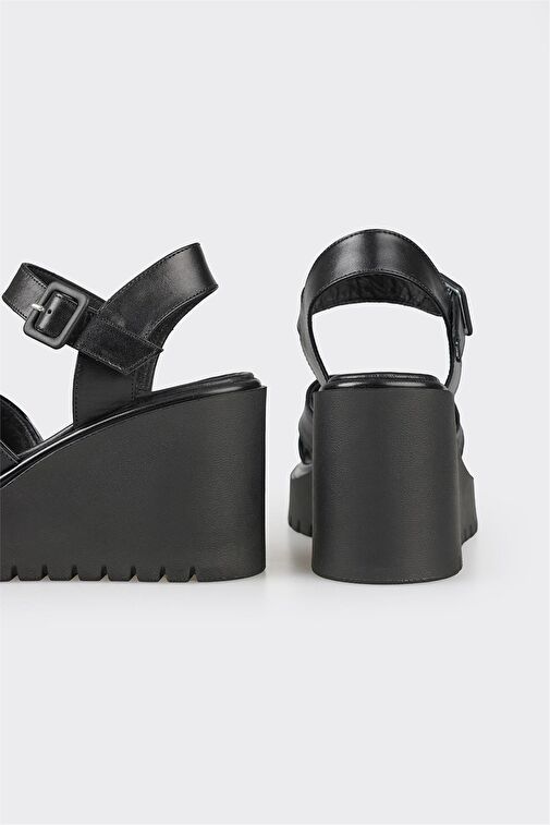 Siyah Deri Kadın Dolgu Topuk Sandalet - Görsel 5