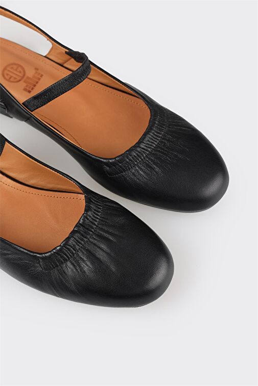 Siyah Deri Kadın Babet - Görsel 6