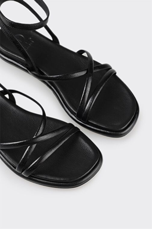 Siyah Deri Kadın Düz Sandalet - Görsel 5