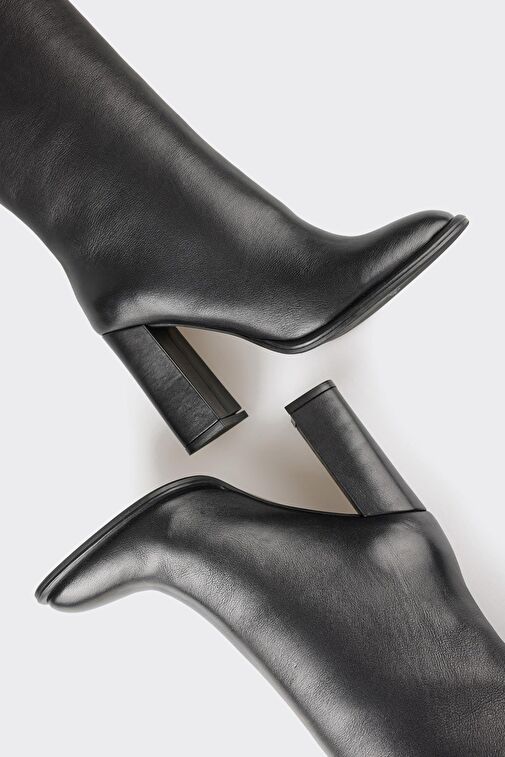 Siyah Deri Kadın Topuklu Çizme - Görsel 5