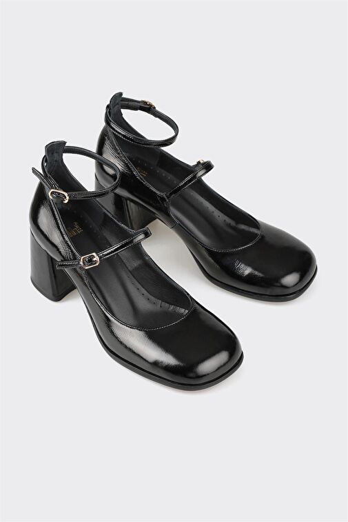 Elle Siyah Kadın Rugan Topuklu Ayakkabı IUNTRA - Görsel 3