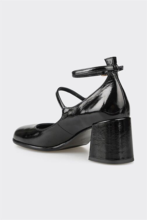 Elle Siyah Kadın Rugan Topuklu Ayakkabı IUNTRA - Görsel 4