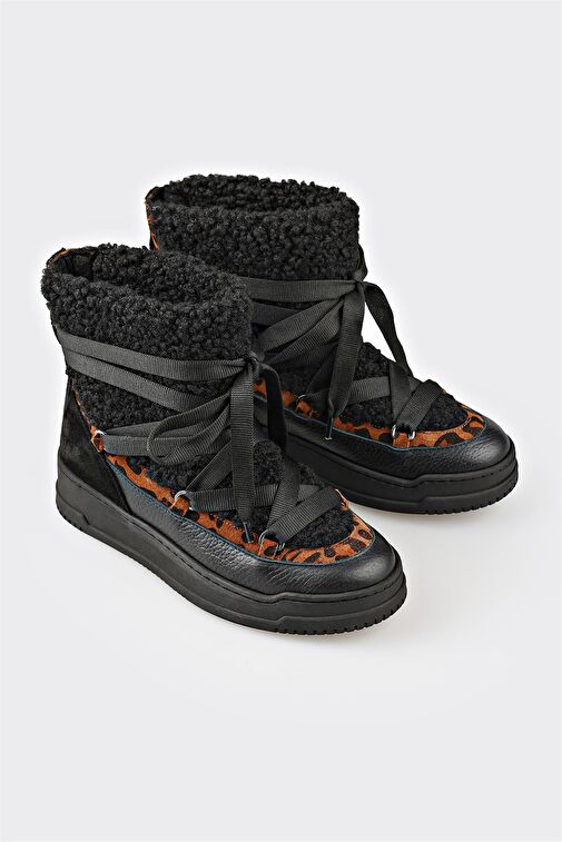 Siyah Kadın Spor Bot - Görsel 3