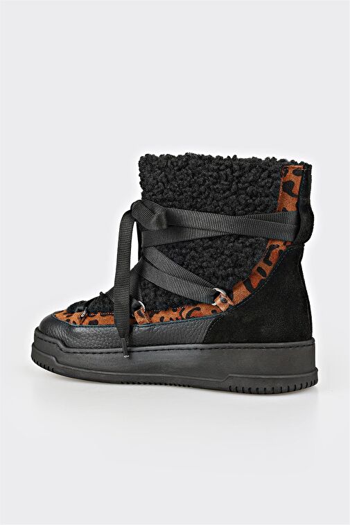 Siyah Kadın Spor Bot - Görsel 4