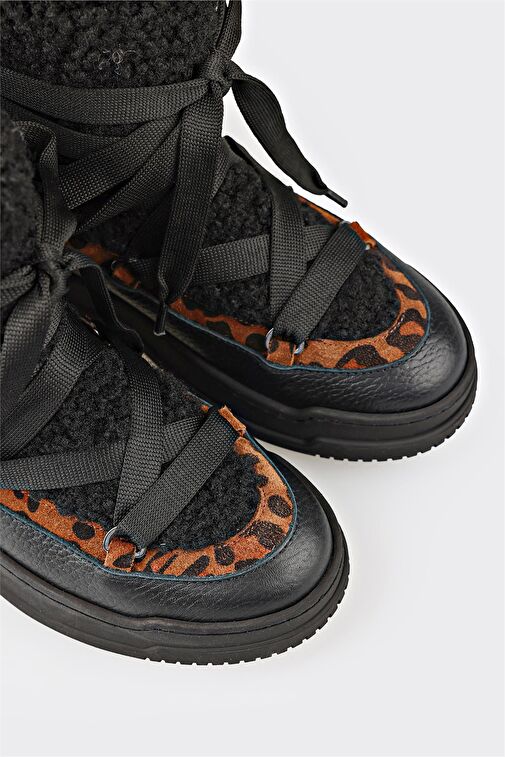 Siyah Kadın Spor Bot - Görsel 5