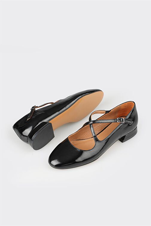 Elle Siyah Kadın Rugan Günlük Ayakkabı WANOYO - Görsel 4