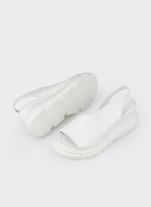 Beyaz Deri Kadın Dolgu Topuklu Sandalet - Görsel 4