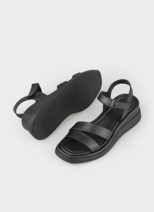 Siyah Deri Kadın Dolgu Topuk Sandalet - Görsel 4