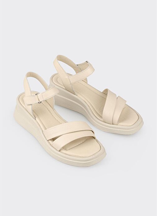 Ekru Deri Kadın Dolgu Topuk Sandalet - Görsel 3