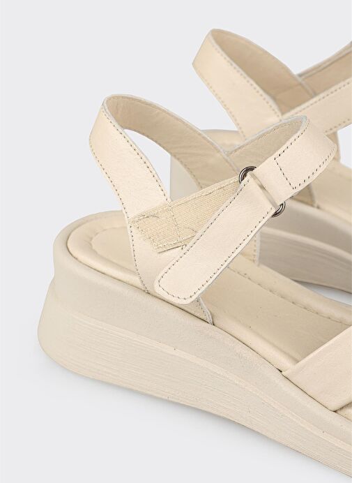 Ekru Deri Kadın Dolgu Topuk Sandalet - Görsel 6