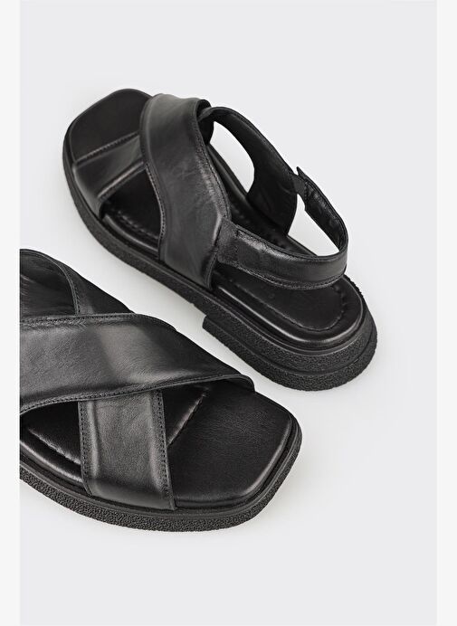 Siyah Deri Kadın Düz Sandalet - Görsel 11