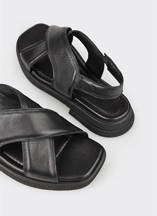 Siyah Deri Kadın Düz Sandalet - Görsel 10