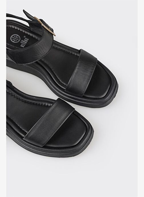 Siyah Deri Kadın Dolgu Topuk Sandalet - Görsel 10