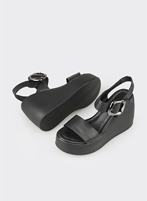 Siyah Deri Kadın Dolgu Topuk Sandalet - Görsel 4
