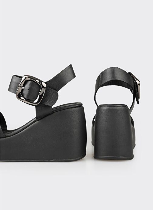 Siyah Deri Kadın Dolgu Topuk Sandalet - Görsel 5