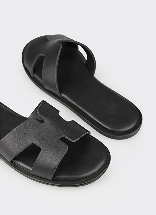 Siyah Deri Kadın Düz Terlik - Görsel 9