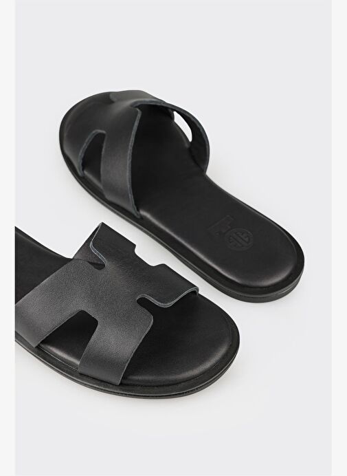 Siyah Deri Kadın Düz Terlik - Görsel 10