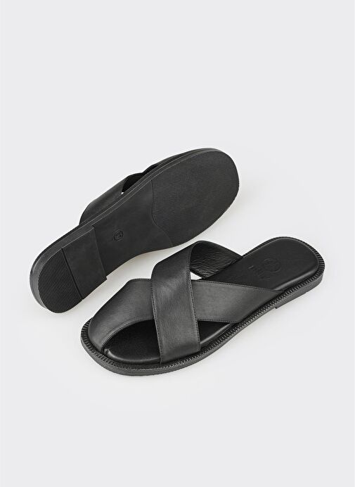 Siyah Deri Kadın Terlik - Görsel 6