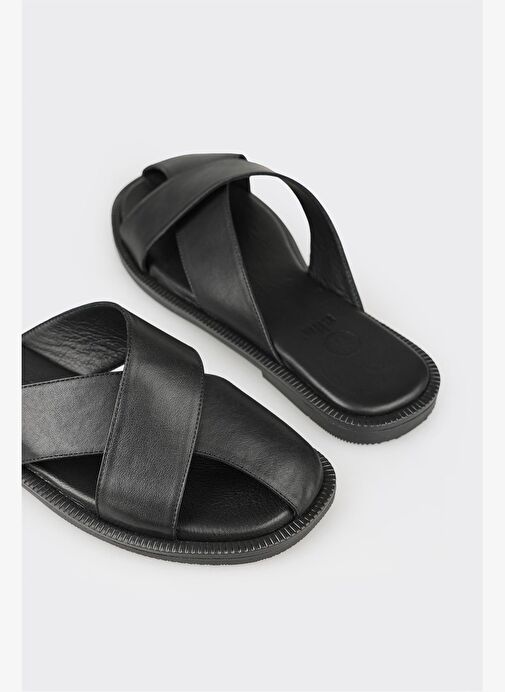 Siyah Deri Kadın Terlik - Görsel 10