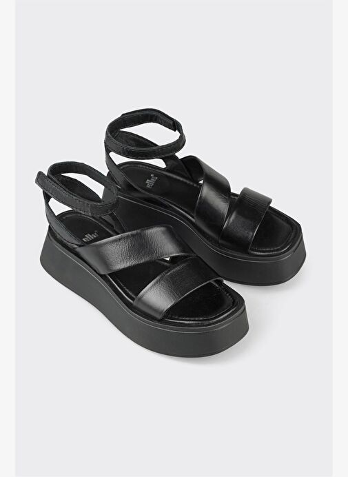 Siyah Deri Kadın Dolgu Topuk Sandalet - Görsel 3