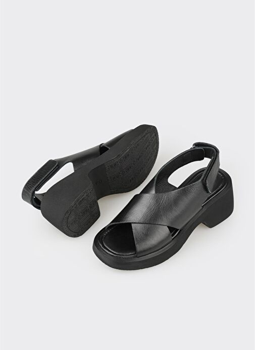 Siyah Deri Kadın Günlük Sandalet - Görsel 4