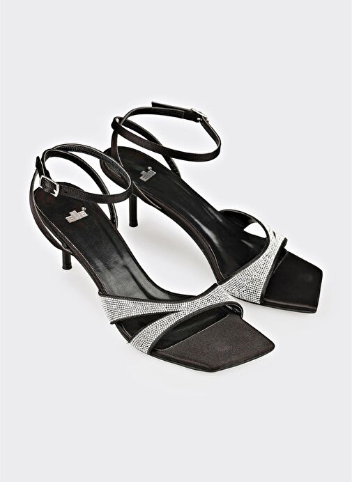 Siyah Kadın Günlük Sandalet - Görsel 3