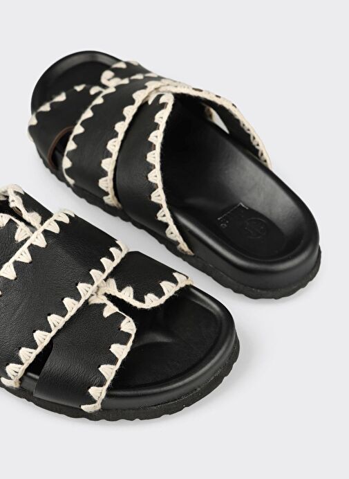 Siyah Deri Kadın Düz Terlik - Görsel 6