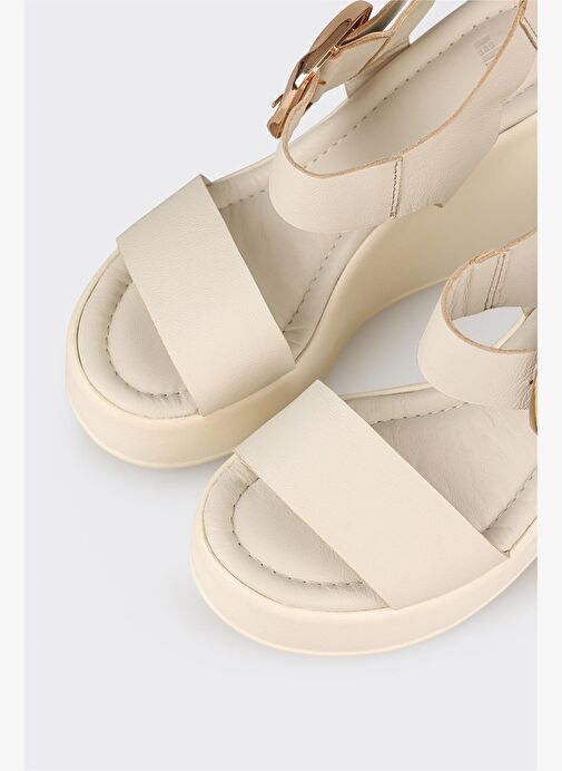 Ekru Deri Kadın Dolgu Topuk Sandalet - Görsel 5